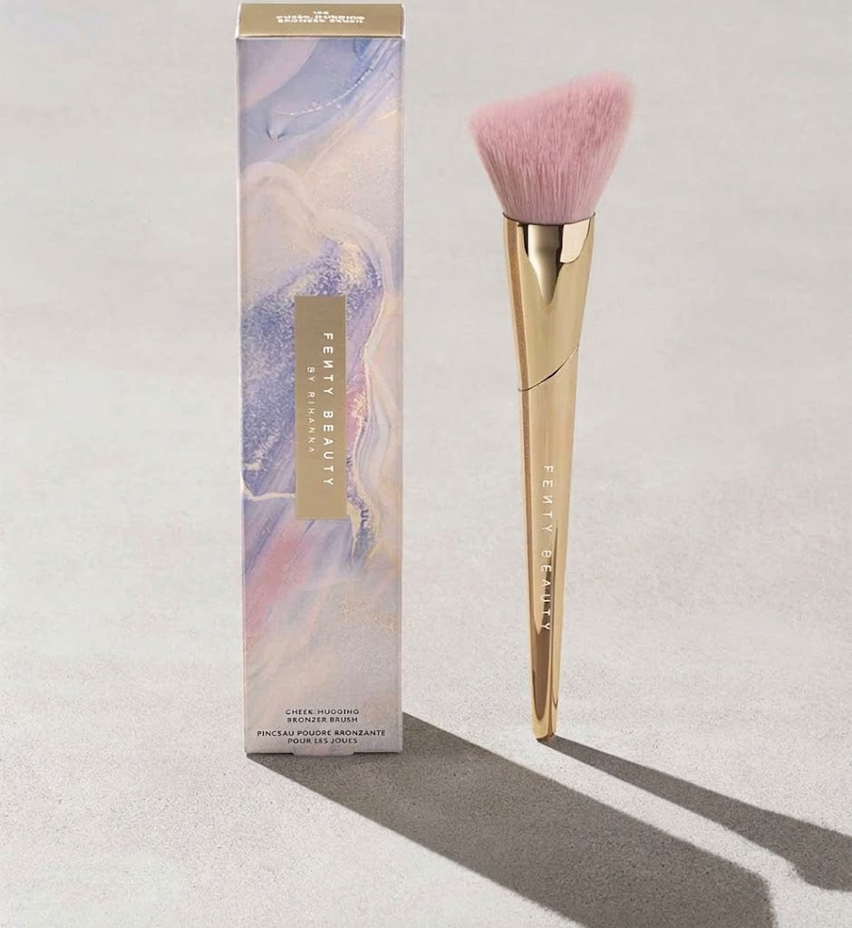 Fenty Beauty Make-Up Cheek Hugging Bronzer Brush - 1